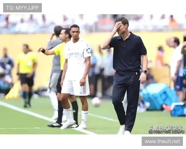 皇马哈维引发主帅热议，暴风时期豪门动荡表现受限对赛季走势形成制约