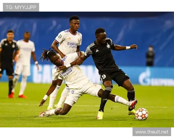 尤文图斯中场创造不足,进攻乏力问题逐步反映在比赛走势中 尤文图斯中场创造不足,进攻乏力问题逐步反映在比赛走势中