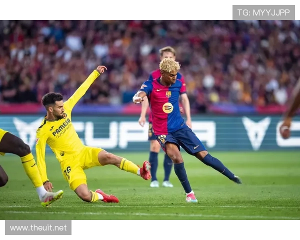 巴萨进攻体系过度依赖边路,中路创造力不足影响破局效率