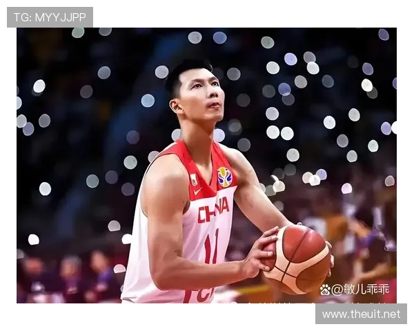 易建联家里这厨房比五星酒店还奢华，穿运动鞋都像踩金子一样