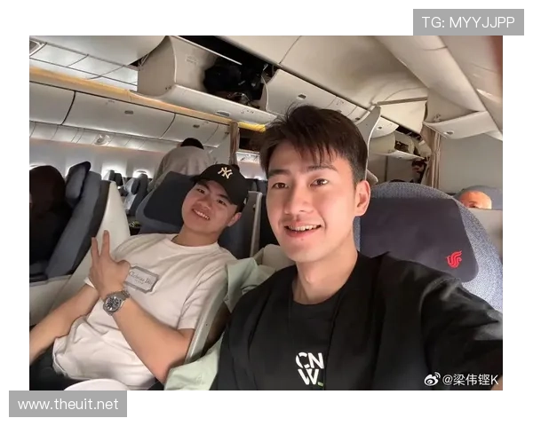 梁伟铿训练完直接拎着爱马仕去吃夜宵？